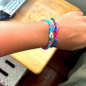 These can be used as anklet bracelets or hair ties